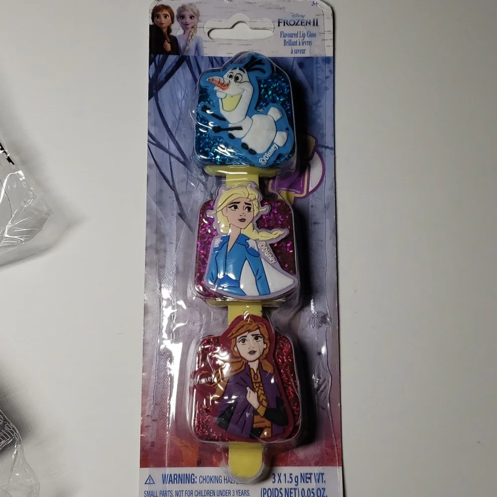 Bundle of Frozen party favors